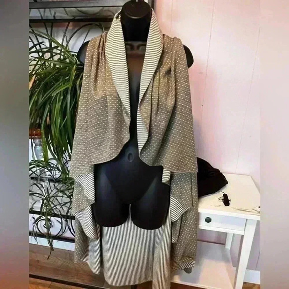 Reversible Sleeveless High-low Cardigan Stripes or Dots Khaki One Size Fits All - Picture 1 of 5